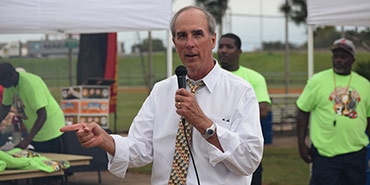 Mayor Sandy Stimpson speaking to citizens